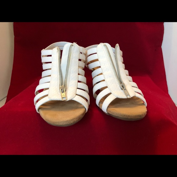 Comfy White Heeled Sandals - Picture 5 of 8